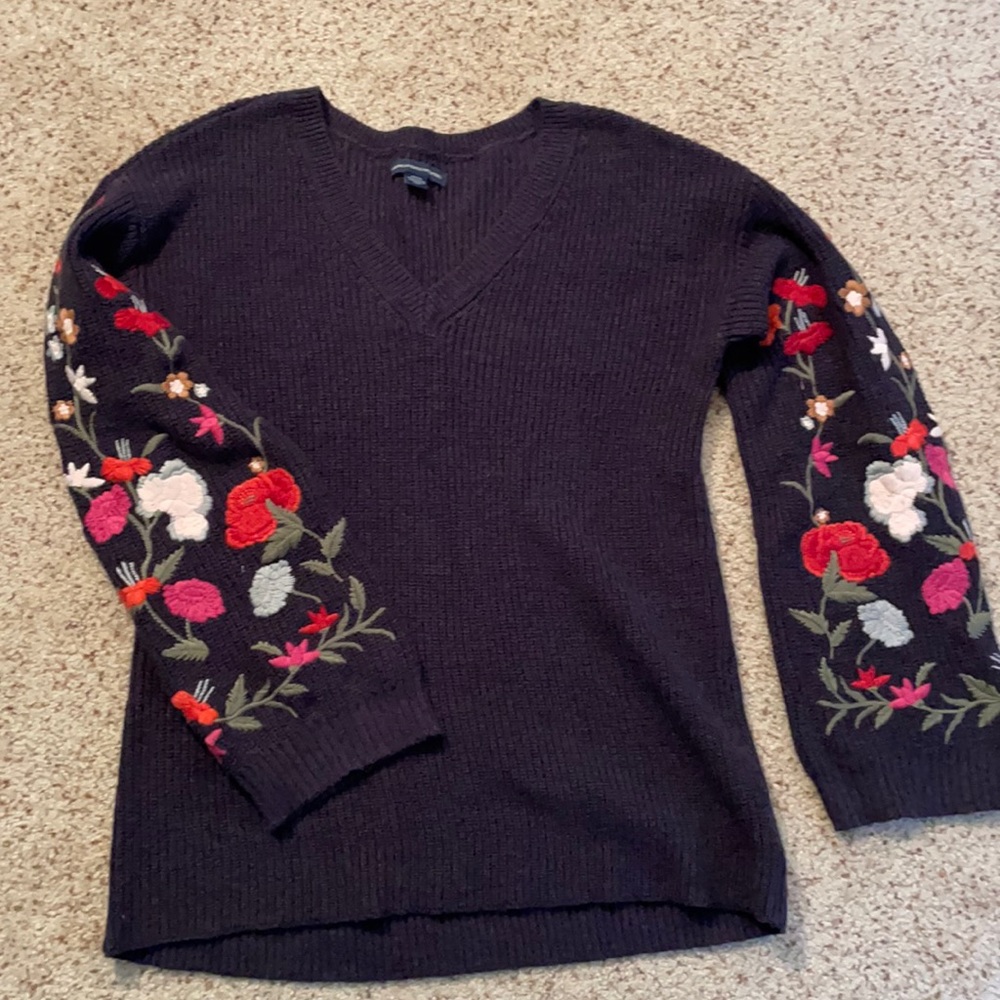 AE sweater with flower details